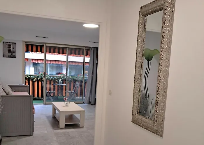 Grand 2 Pieces Centre 公寓